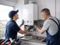 Tecnici esperti eseguono la sostituzione caldaia, sia per manutenzione ordinaria che straordinaria, con professionalità e cura.