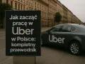 Czarny znak z napisem "Jak zacząć pracę w Uber w Polsce: kompletny przewodnik" obok ciemnoszarego samochodu Uber.