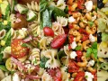 Sei diverse ricette insalata di pasta: con verdure, salumi, pomodorini e mozzarella. Un tripudio di sapori freschi e colorati.