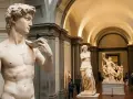 Wielkie, najsłynniejsze rzeźby w muzeum: Dawid, Wenus z Milo i Laokoon.