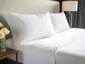 Jakie poduszki są w hotelach? Odkryj komfort i higienę snu