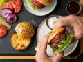 Czym doprawić mięso na burgery, aby były soczyste i pełne smaku