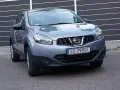 Szary Nissan Qashqai 1.6 benzyna, idealny do miasta i na trasy. Sprawdź jego niskie spalanie!