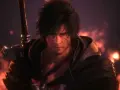 Clive Rosfield, protagonista de Final Fantasy XVI, listo para la batalla. Su mirada intensa y la espada al hombro son clave en esta guía.