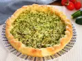 Torta salata con zucchine e ricotta, un piatto gustoso e leggero, perfetto per ogni occasione.