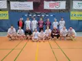 Drużyna piłkarzy ręcznych Włókniarz Konstantynów pozuje do zdjęcia.