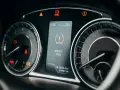 Na desce rozdzielczej świeci się kontrolka ciśnienia opon TPMS. Wskazuje na problem z jednym z kół.