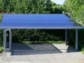 Nowoczesna konstrukcja wiaty pod panele fotowoltaiczne, zapewniająca cień i czystą energię.
