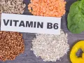 Semi di girasole, lenticchie rosse, grano saraceno, crusca, spinaci e peperone giallo, alimenti ricchi di vitamina B6.