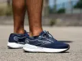 Zapatillas Brooks Beast GTS, ideales como calzado para tendinitis tibial posterior, con soporte y amortiguación.