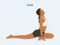Frau in der Tauben-Yoga-Pose, die bei Ischias-Schmerzen Linderung verschafft.
