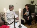 Jak przygotować się na wizytę kapłana z sakramentami w domu?