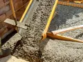 Jak zrobić suchy beton w betoniarce - idealne proporcje i proces mieszania