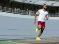 Sprinter na bieżni, jak Usain Bolt, osiąga zawrotne prędkości, być może nawet usain bolt ile km/h.