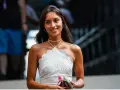 La presunta **Charles Leclerc fidanzata**, Charlotte Siné, sorride con un top bianco ricamato.
