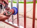Czym pomalować ocynkowane ogrodzenie, aby uzyskać trwały efekt?