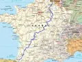 Carte de France avec une ligne bleue traversant le pays, de la Belgique à la Méditerranée. La ligne bleue représente les gr 654 étapes.