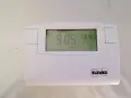 Termostato digitale ELEWEX: mostra 9:05 e 19.4°C. Utile per capire il timer caldaia come funziona e programmare il riscaldamento.