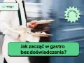 Zwinny kelner z tacami pełnymi jedzenia. Jak zacząć w gastro bez doświadczenia?