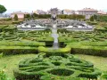 Labirinti verdi e fontane maestose in questi splendidi giardini botanici. Un'oasi di pace e bellezza.