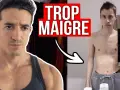 Un homme musclé regarde un jeune homme très maigre. Le texte "TROP MAIGRE" suggère un guide pour prendre de la masse musculaire quand on est maigre.