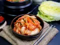 Kimchi: Jak jeść? Odkryj najlepsze połączenia i uniknij wpadek!