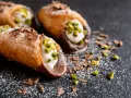 Pyszne cannoli, idealne na deser. Ten przepis na cannoli zachwyci każdego!