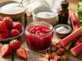 Erdbeeren und Rhabarber: welche Frucht passt zu Rhabarber? Hier ist die Antwort: Erdbeeren! Zutaten für Marmelade.