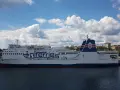 Prom Wawel, kursujący na trasie Nynäshamn-Gdańsk, cumuje w porcie. Sprawdź rozkład i zaplanuj podróż!