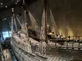 W muzeum wazy sztokholm podziwiać można wspaniały okręt Vasa, który po wiekach spędzonych na dnie morza powrócił do życia.