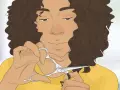 Persona con cabello castaño rizado a capas se corta el pelo con tijeras.