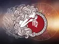 Symbol Panny, znaku zodiaku 4 września, otoczony spiralnymi włosami i kryształami. W tle koło zodiaku.