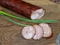 Pyszna kiełbasa z fileta kurczaka - prosty przepis na smakołyk