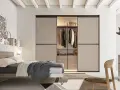 Camera da letto moderna con cabina armadio a vista, idee per organizzare lo spazio con stile.