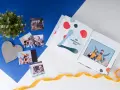 Album ze zdjęciami i sercem, idealny na Dzień Ojca. W środku zdjęcie taty z córką kibicujących z piłką.