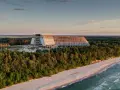 Nowy hotel Gołębiewski powstaje nad morzem, otoczony lasem. Trwa budowa obiektu, który będzie oferował widok na plażę i Bałtyk.