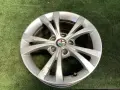 Cerchi in lega Alfa Romeo Giulietta 17 pollici, con logo centrale.