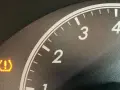 RDKS-Warnleuchte leuchtet auf, ein Zeichen für einen Reifenwechsel oder zu geringen Reifendruck.