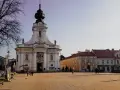 Rynek w Wadowicach, gdzie warto zobaczyć Bazylikę Ofiarowania NMP i urokliwe kamieniczki.