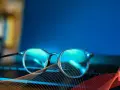 Filtr światła niebieskiego: Czy naprawdę chroni Twój wzrok i sen?