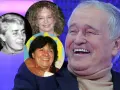 Jan Nowicki z uśmiechem, obok zdjęcia jego żony i innych kobiet z jego życia.