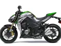 Srebrno-zielony Kawasaki Z1000 z agresywnym designem, gotowy do podboju dróg.