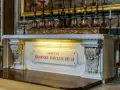 Ołtarz z napisem "Sanctus Ioannes Pavlvs PP. II", upamiętniający grób Jana Pawła II.