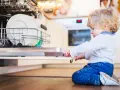 Od jakiego wieku dziecko może zostać samo w domu? Ważne informacje