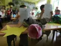Jak podziękować wychowawczyni? Prezenty i słowa, które wzruszą