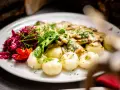 Gdzie zjeść w Katowicach? Przewodnik po smakach i okazjach