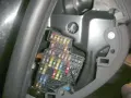Sicherungskasten im Audi A3, mit farbigen Sicherungen. Ein Belegungsplan hilft bei der Fehlersuche.