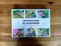 Opowiadania do słuchania: ćwiczenia percepcji słuchowej dla dzieci. Ilustracje przedstawiają dzieci bawiące się na placu zabaw, w piaskownicy, czytające książki i w gabinecie lekarskim.