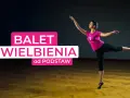 Balet to sport wymagający siły i gracji. Tancerka w różowej koszulce wykonuje piruet na drewnianej scenie.