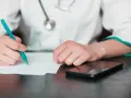 Zwolnienie lekarskie od dentysty? Sprawdź, kiedy dostaniesz L4!